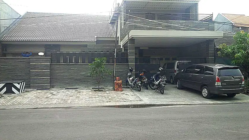 Dijual cepat Rumah 2 lantai Kutisari Indah Jalan Utama Semi Furnish