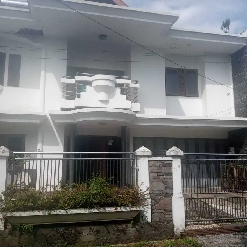 Dijual Rumah Luas Di Jalan Kiwi Komplek Dadali