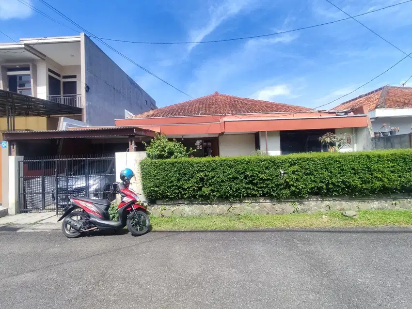 Rumah hitung tanah dekat pusat pendidikan dan pembelanjaan