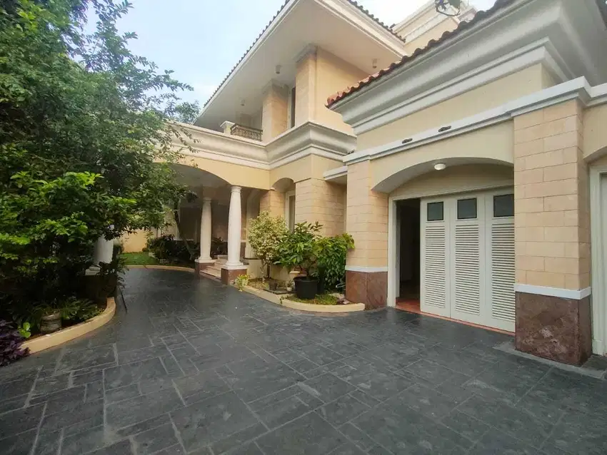 Beautiful and Just Retouched House with Private Pool in Pondok Indah