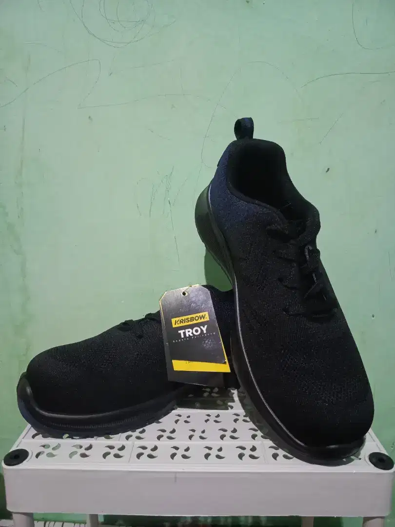 Sepatu Pelindung (Safety Shoe)