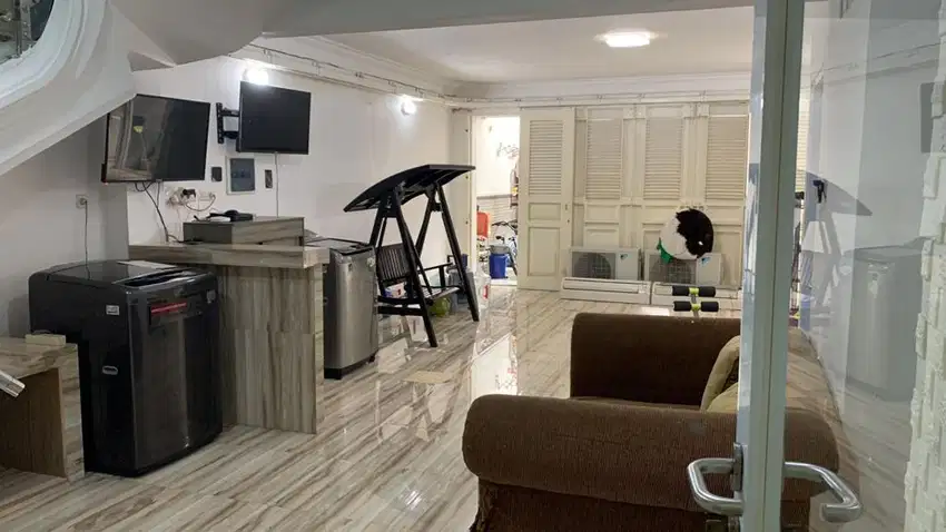 Dijual Cepat RUMAH Darmo Hill 3 lantai