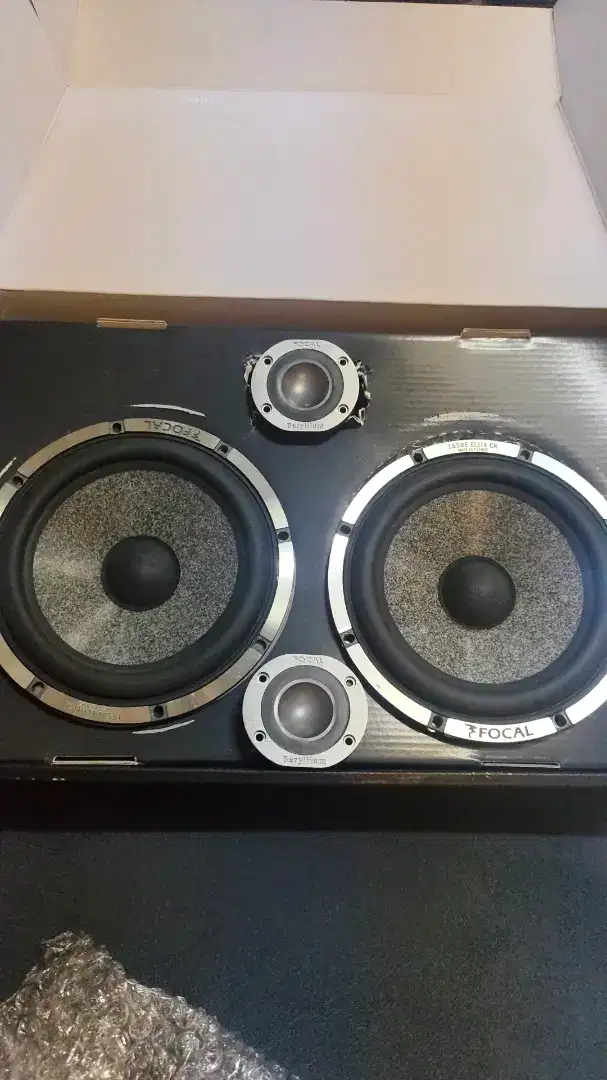 Speker 2 way merk  focal barang sangat istimewa