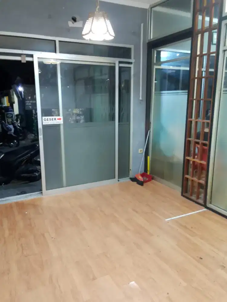 DISEWAKAN TEMPAT USAHA