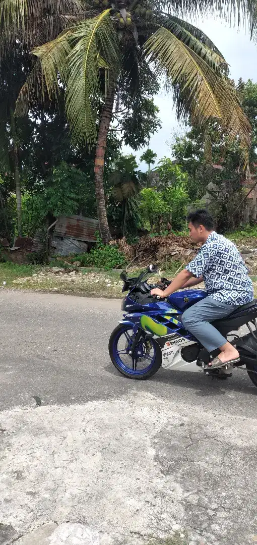 motor Yamaha R15