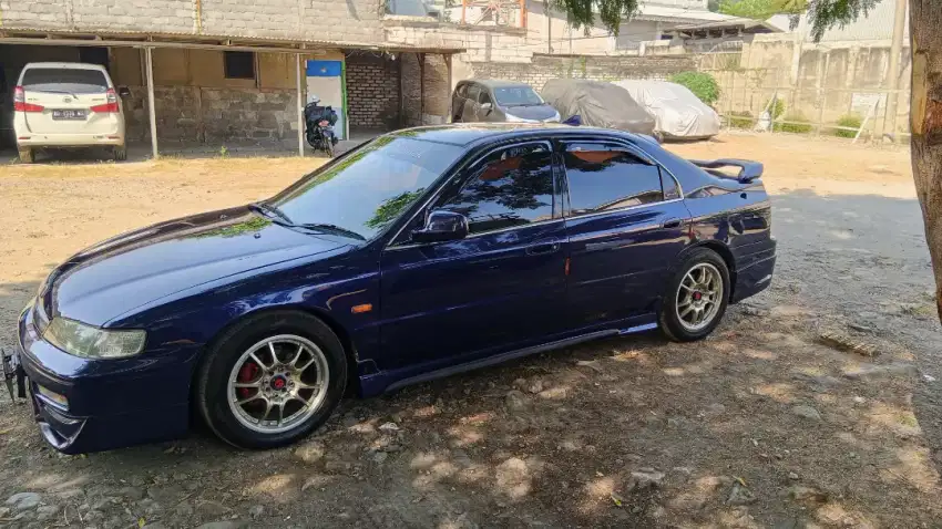 Di jual mobil Tahun 1994