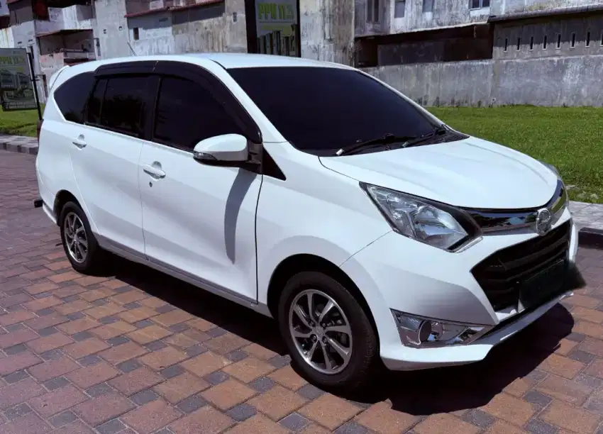 DAIHATSU SIGRA 1.2 R MT 2017 DP 4 JUTA