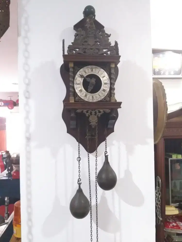 Jam dinding bandul antik kondisi nyala