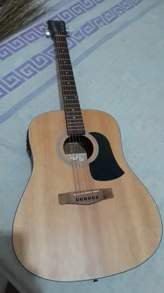 Gitar grande DE 100Na like new