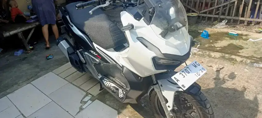 ADV ABS 2019 warna putih hitam