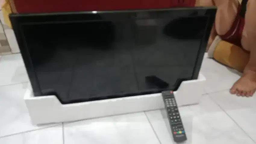 Tv LED polytron 24inci
