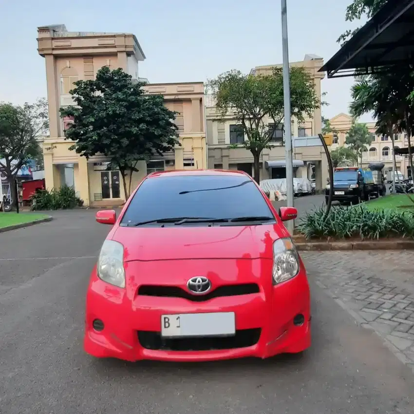 Toyota yaris E MT 2012