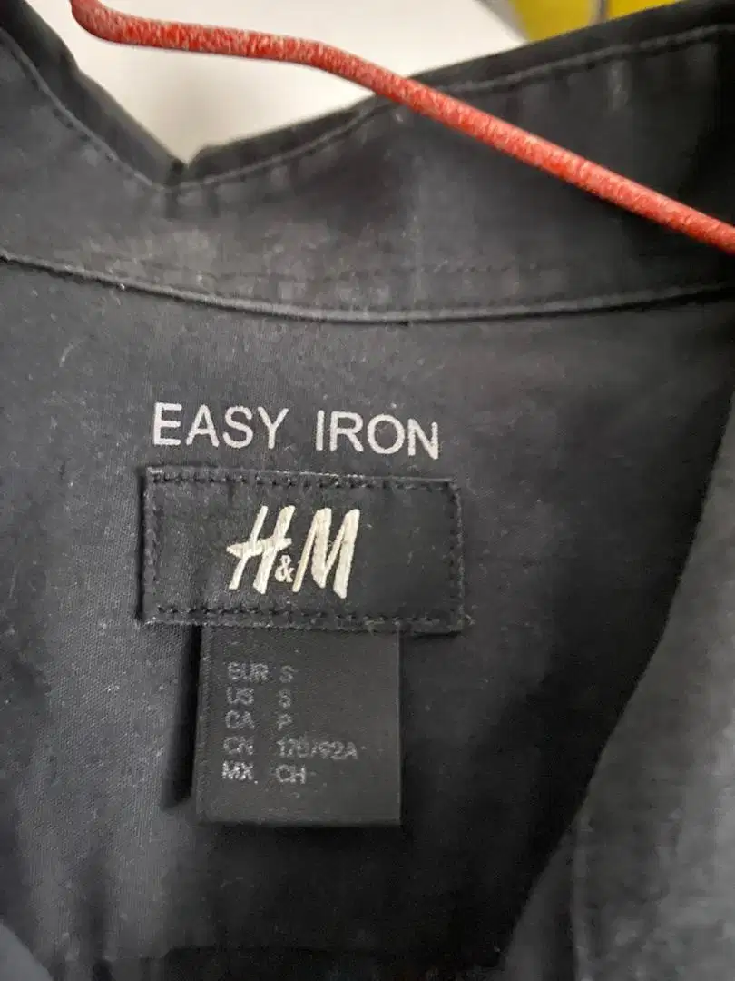 Kemeja HNM slim fit hitam