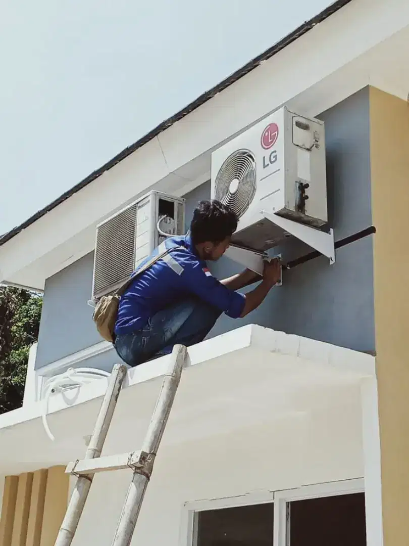 Service ac cuci ac bongkar pasang ac tambah freon ac service kulkas