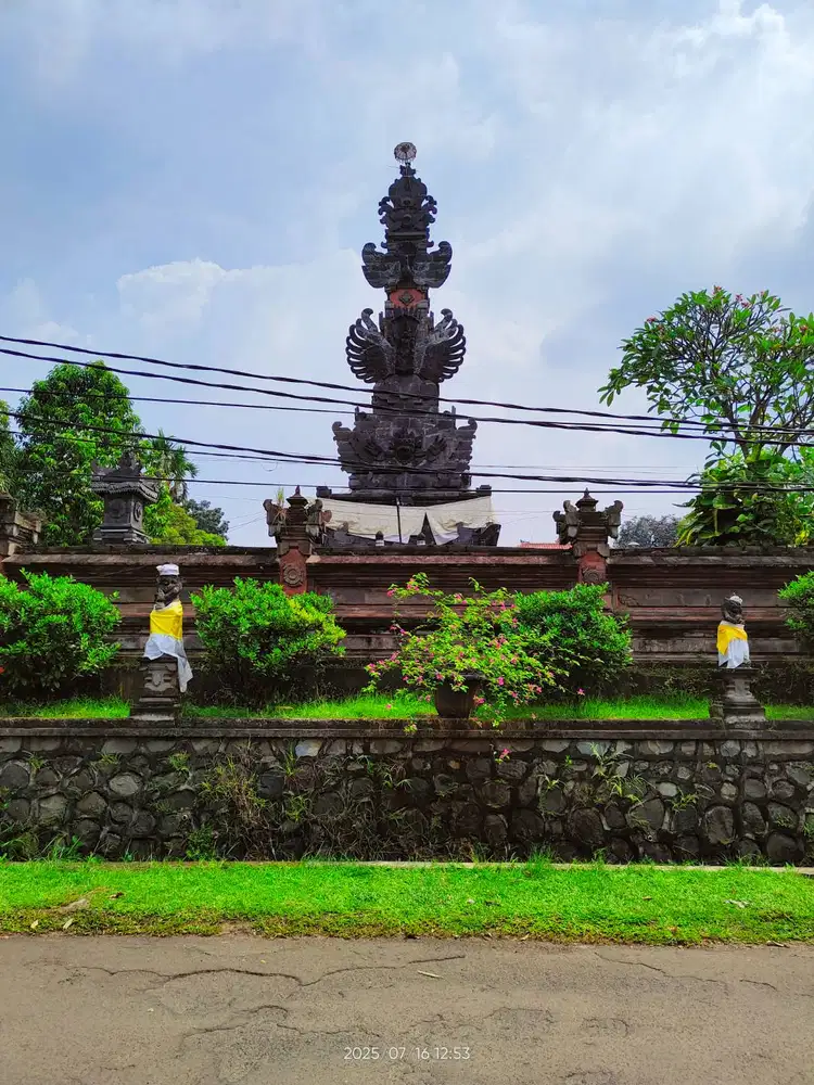 Taman outdoor dan partisi gypsumlah