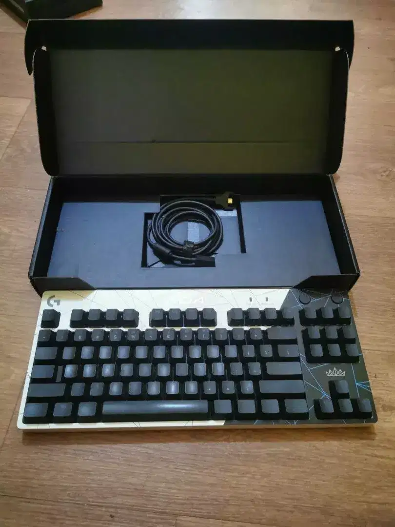Logitech G Pro K/DA Edition keyboard komputer