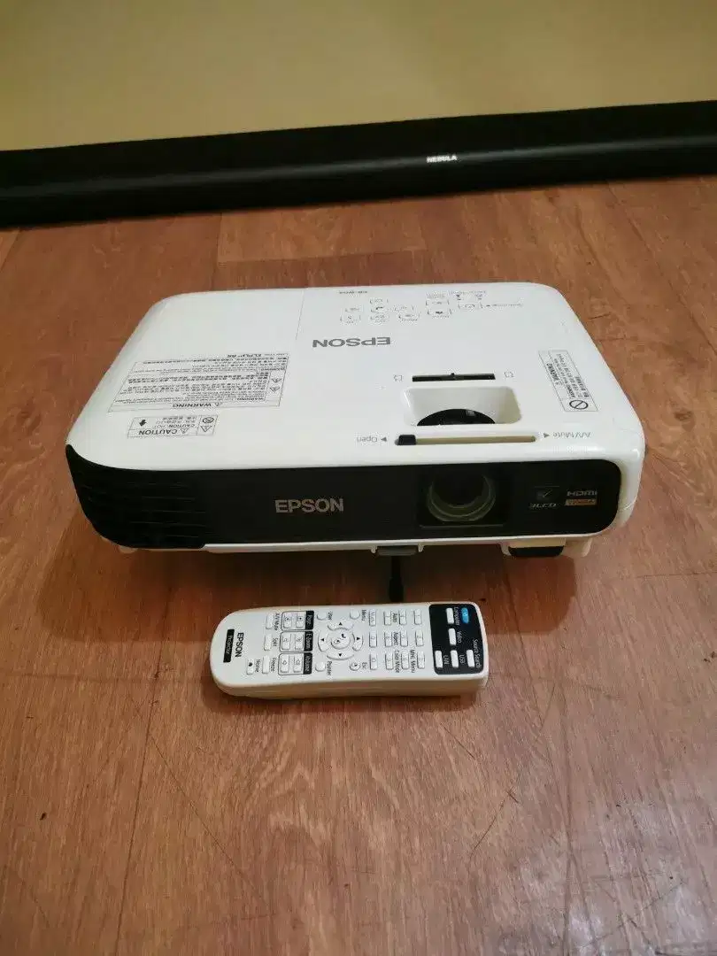Epson eb-w04 proyektor layar projector