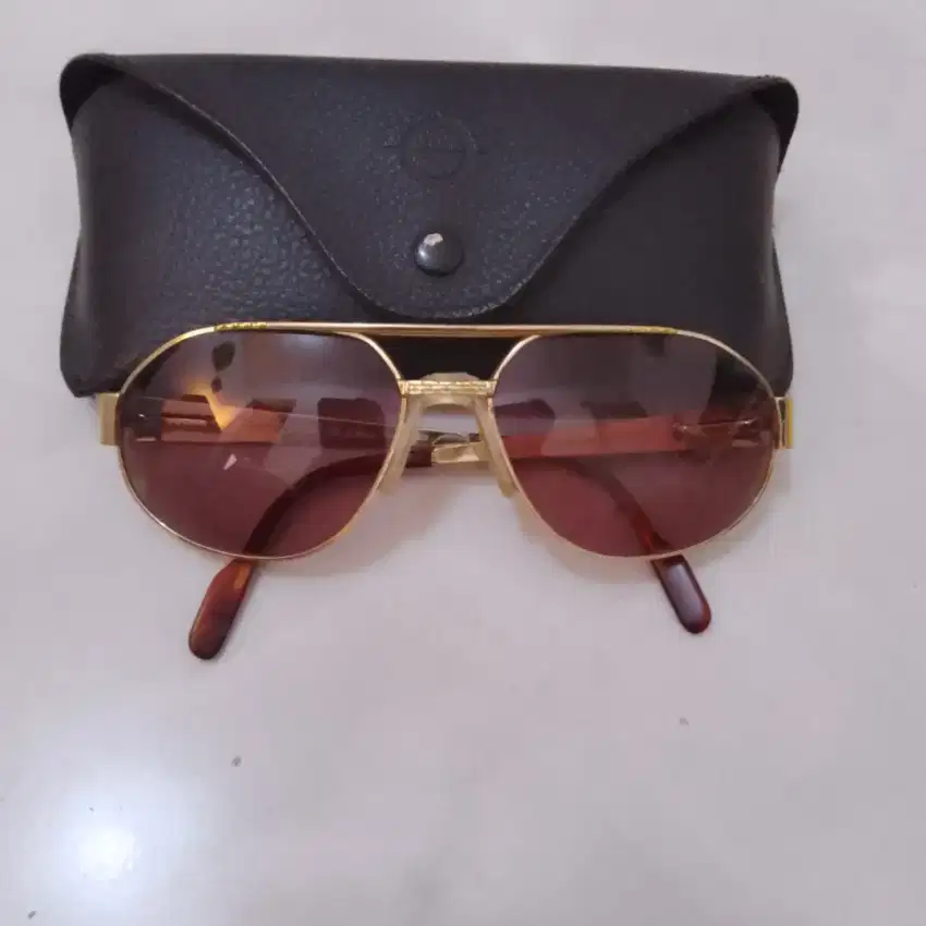 Kacamata vintage signature