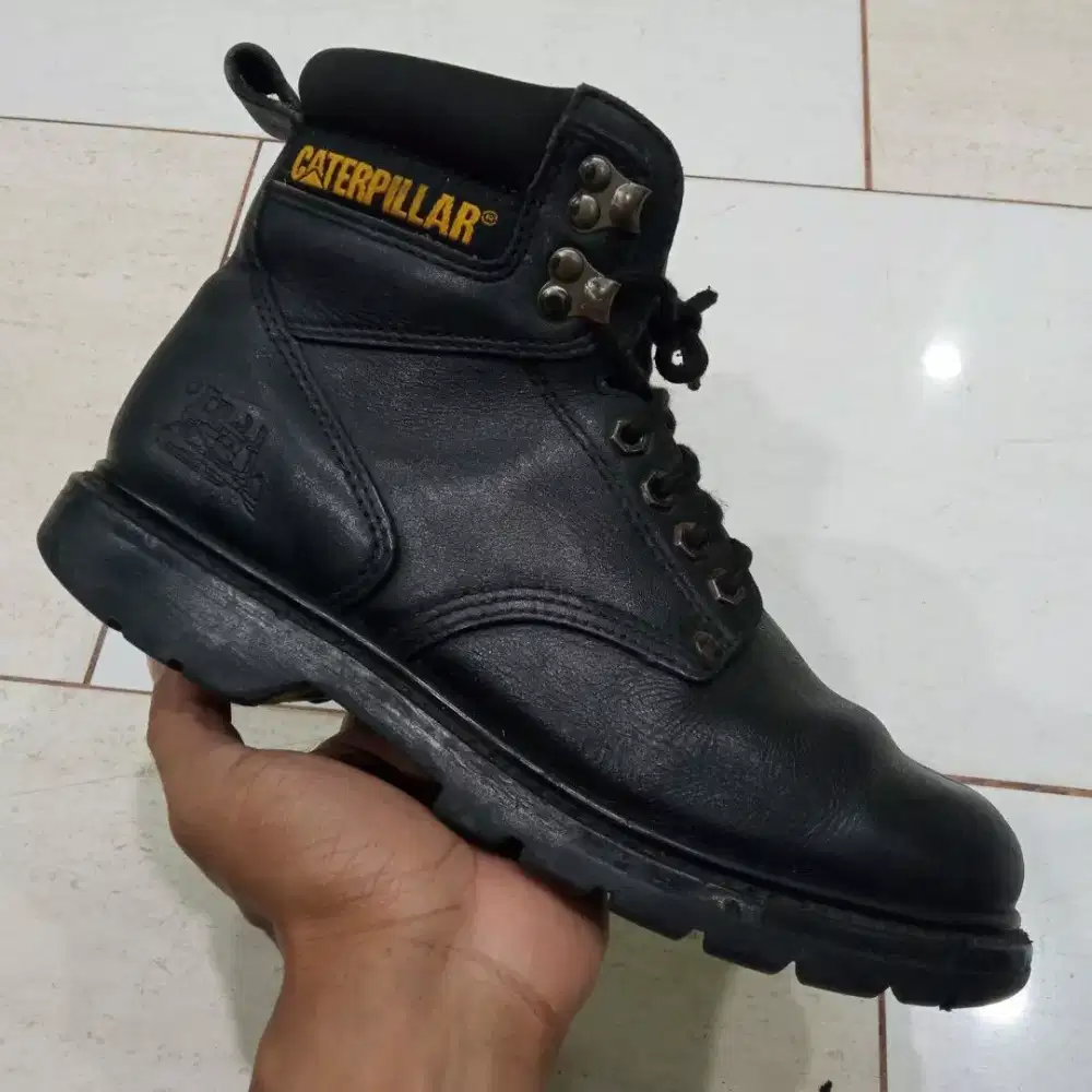 Caterpillar safety boots leather shoes sepatu 41