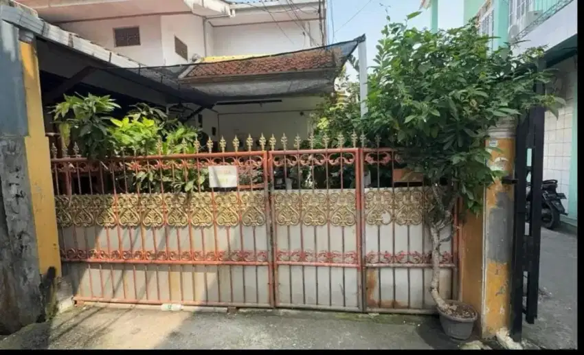 Rumah besar ada kost nya