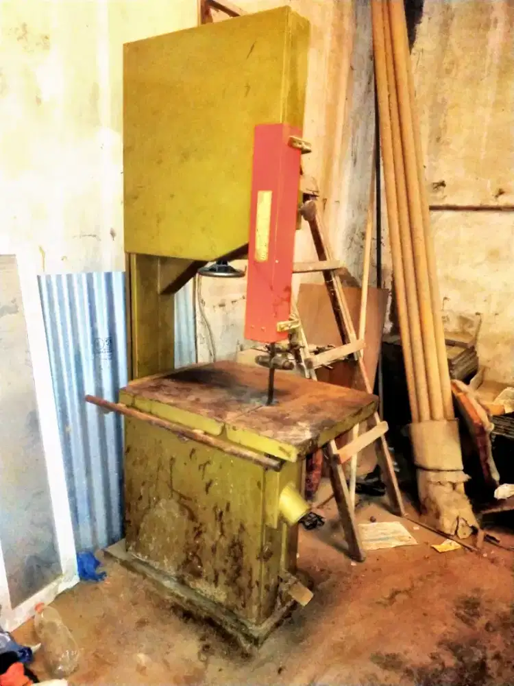 Jual mesin Band Saw (potong kayu) kondisi bagus jarang pakai