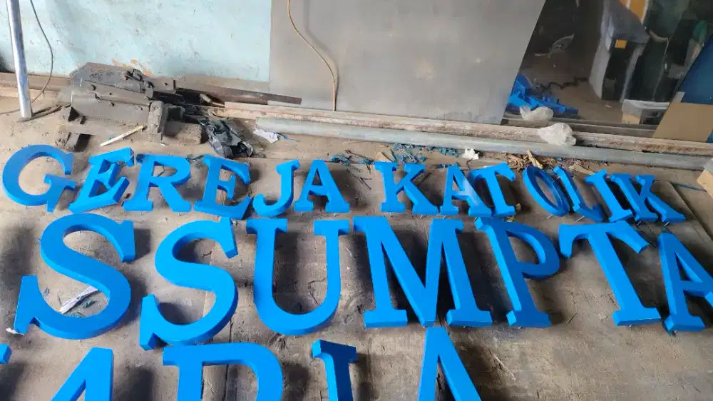 Huruf timbul berbahan galvanil