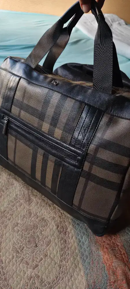 Tas Burberry mix leather ( Baca Iklan)