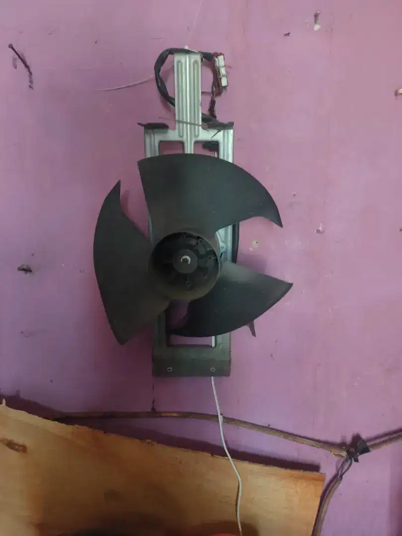 Kipas angin blower AC,,Anginya kenceng ,hemat istrik,dan aweet.