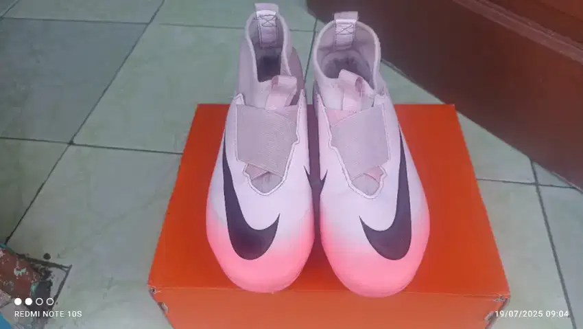 Sepatu Bola Nike Air Zoo.