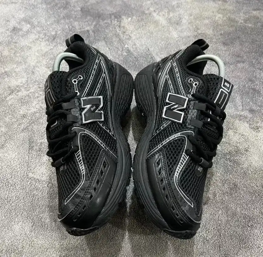 Sepatu New Balance (NB) 1906R