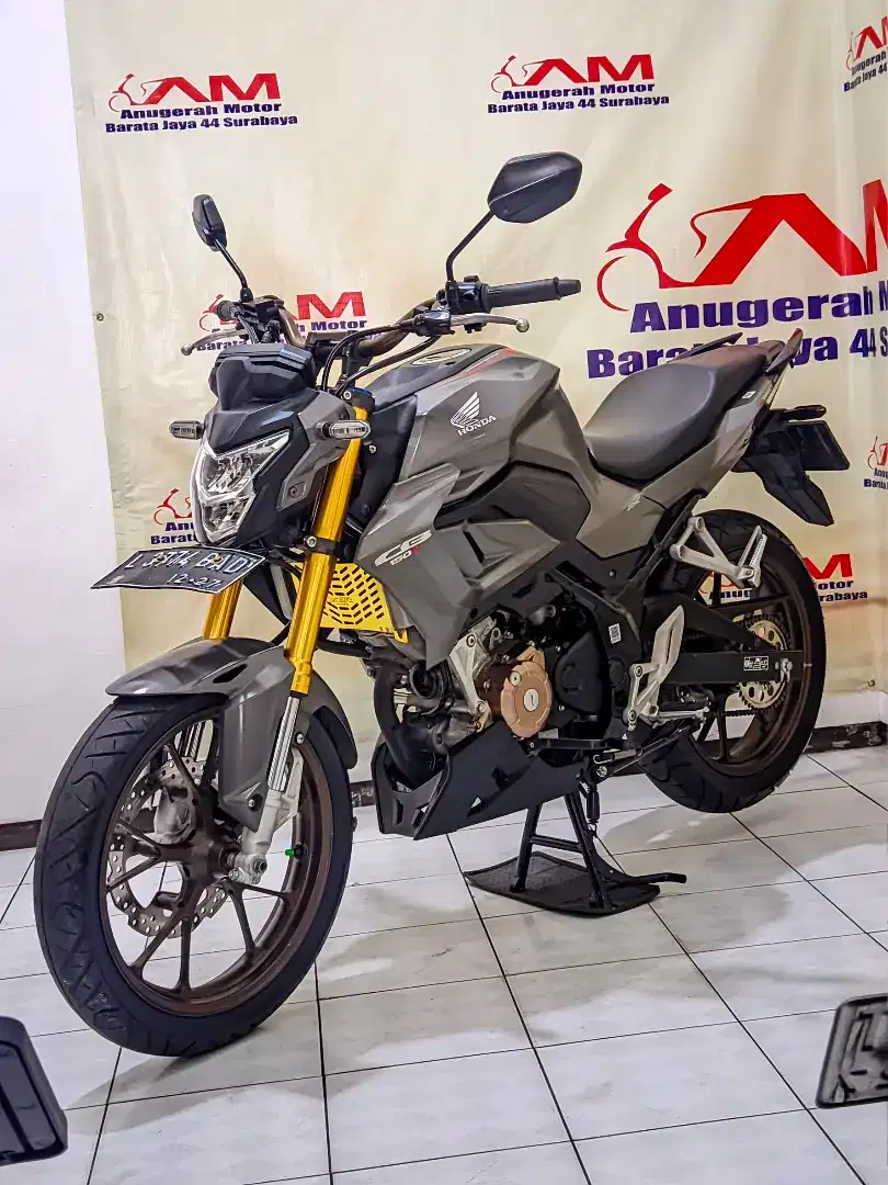 Honda New CB 150 R SE Tahun 2022 warna silver