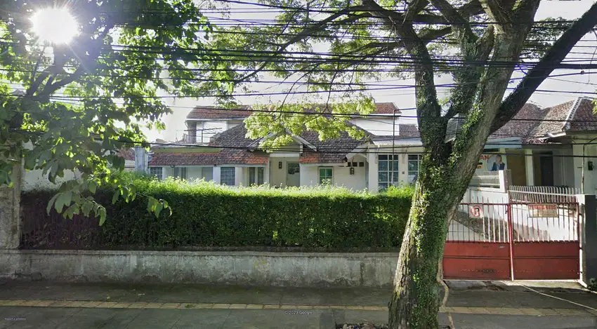 Rumah di Jl Brig Jend Katamso dlm zona komersial kota Bandung