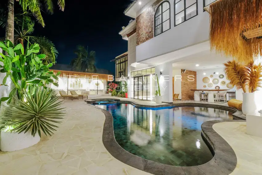 BUTUH UANG CEPAT! MEDITERRANEAN-STYLE VILLA IN JIMBARAN