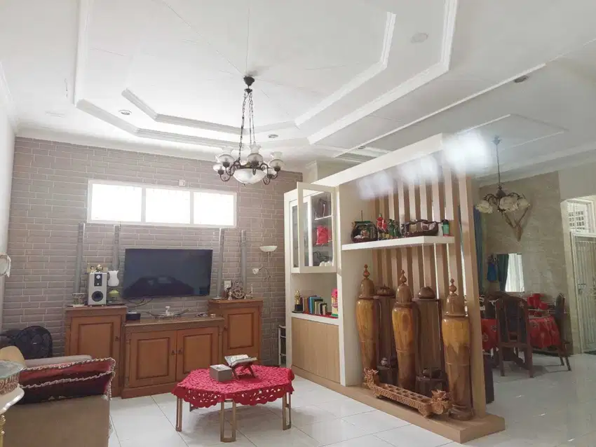 Rumah Bagus Hoek di Cinere Depok, Lingkungan Asri, Nyaman