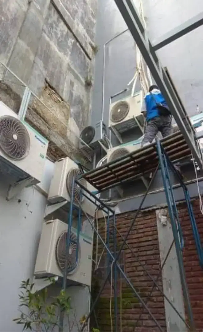 SERVICE AC BONGKAR PASANG AC, CUCI AC TAMBAH FREON AC, SERVICE KULKAS