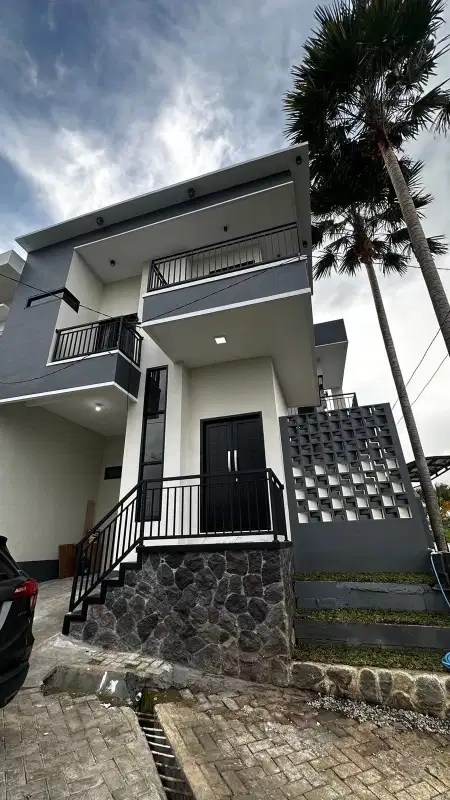 rumah / villa baru tengah kota batu