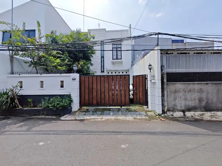 Rumah 2 Lantai di Mampang Prapatan, Hanya 10 Menit Ke Tol Tebet