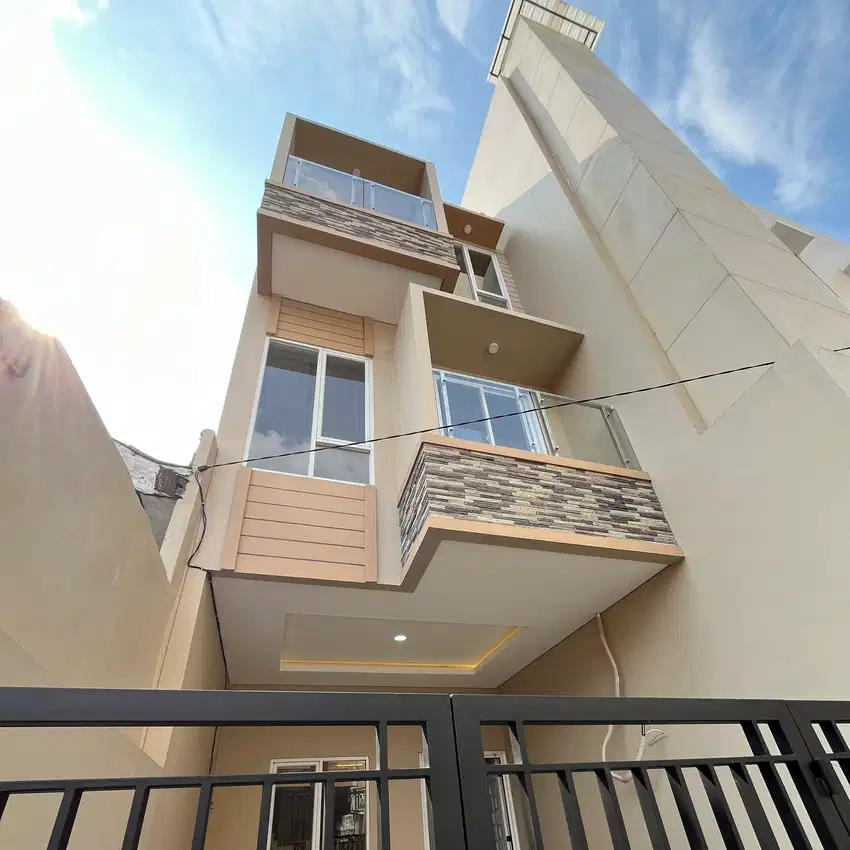 V009 BRAND NEW RUMAH 4x14.5 TOMANG 5 MENIT KE KAMPUS TRISAKTI
