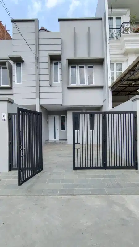 Design cantik, Rumah Baru 2 lt di Kav DKI