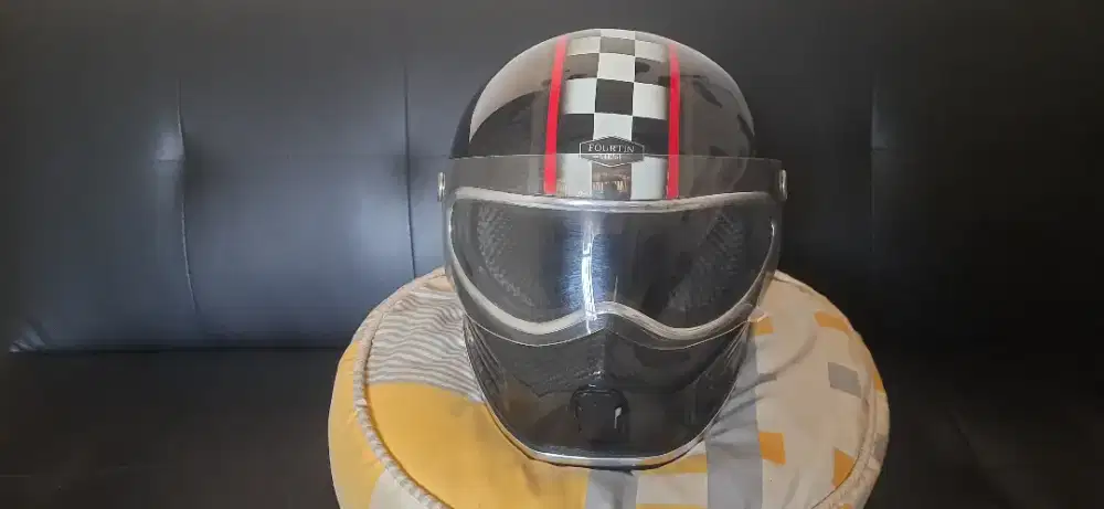HELM Bandit Street Custom Carbon