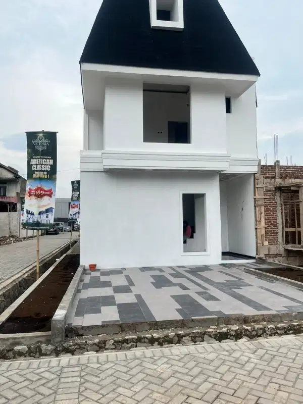 Rumah 2 Lantai  Cluster American Clasik Taman Kopo Indah SHM