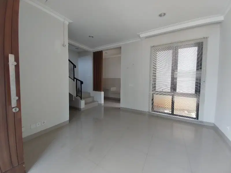 DIJUAL .RUMAH 2 LANTAI DI CLUSTER BARU KOTA WISATA, SIAP HUNI