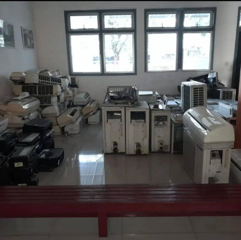 Menerima barang elektronik bekas AC ,freezer, TV, mesin cuci kulkas,