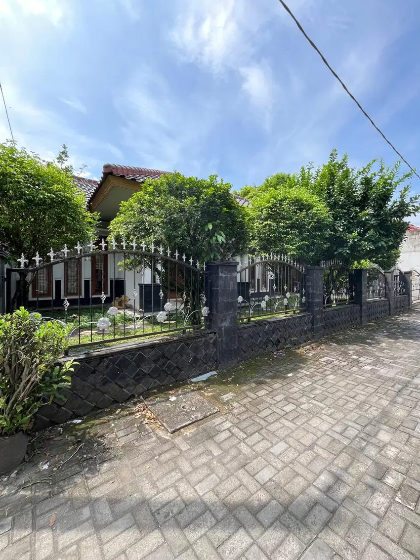BANTING HARGA.RUMAH MEWAH ASRI NYAMAN TANAH LUAS DEKAT KAMPUS UGM