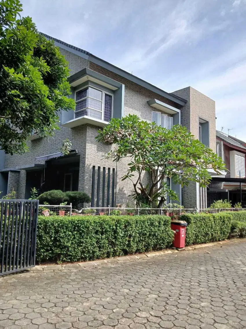 Dijual Rumah Hoek lokasi Strategis di komplek the Bamboo, Bambu apus