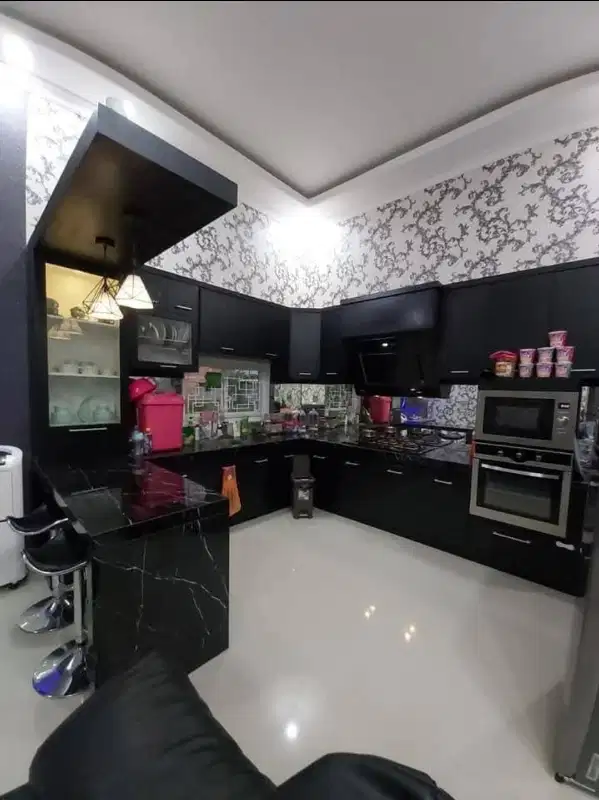 rumah cantik 2 lt di jl ikan suhat dekat kampus UB Brawijaya dan UNMUH