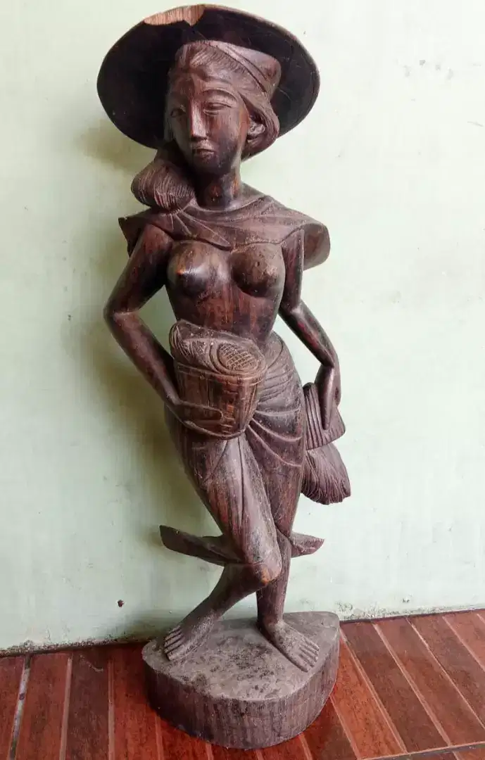 patung kayu utuh