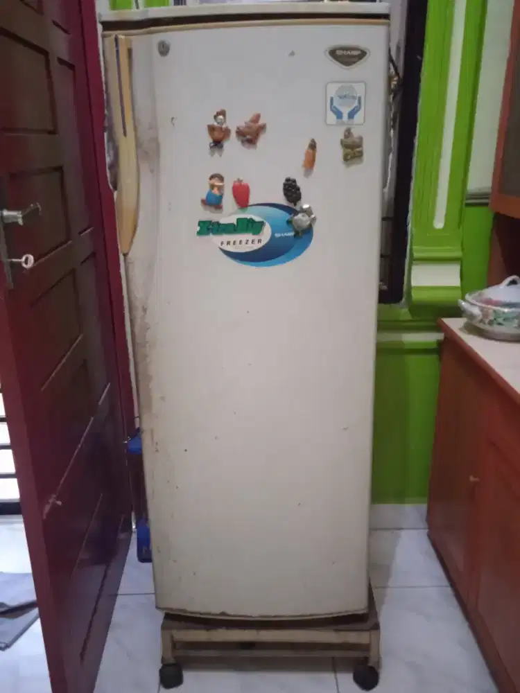 Jual kulkas bekas merk sharp