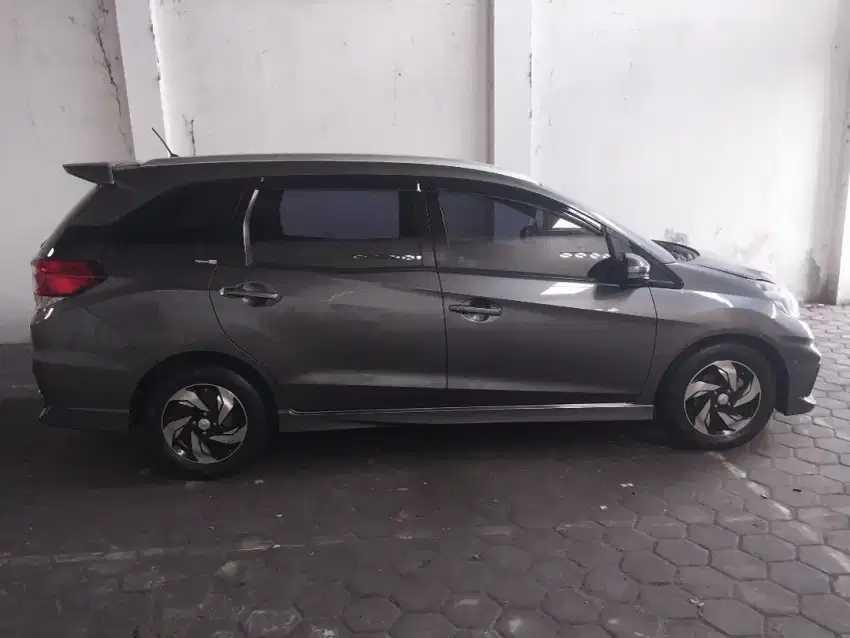 Honda mobilio rs AT