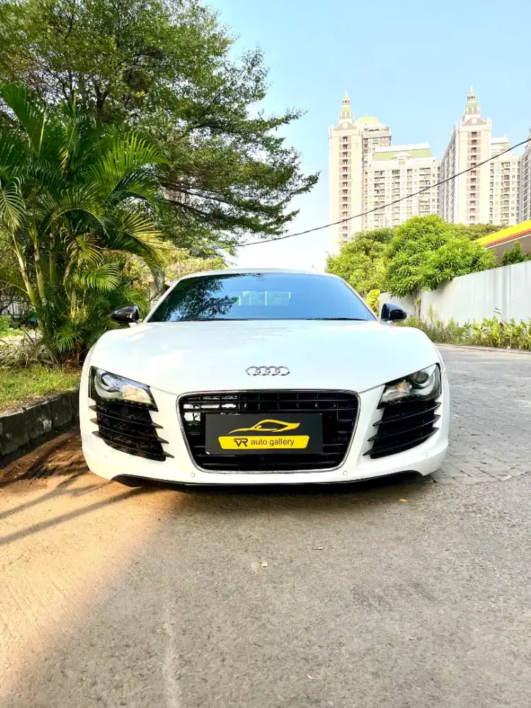 Audi R8 V8 Coupe
2012